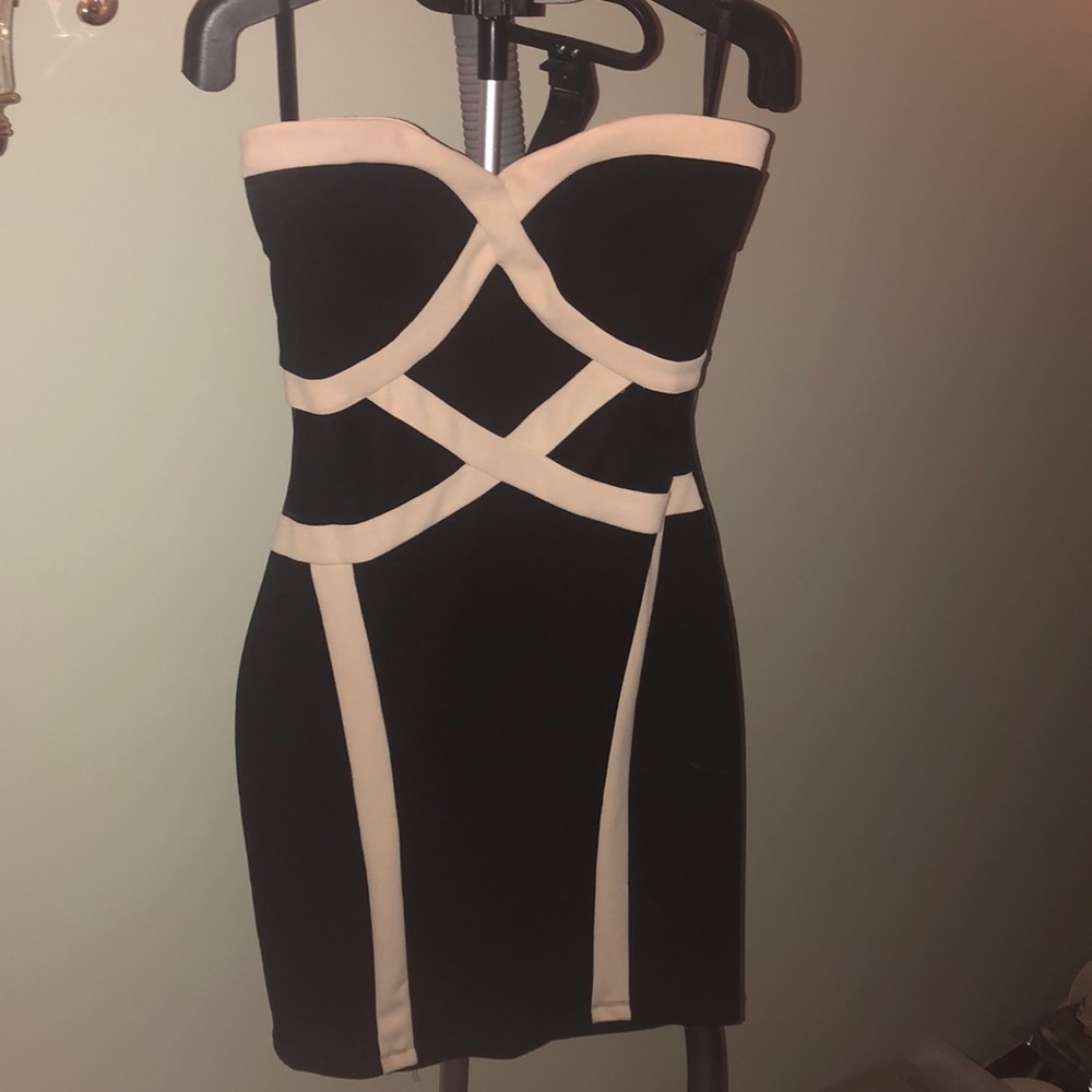 Cute Hourglass styled strapless bodycon dress